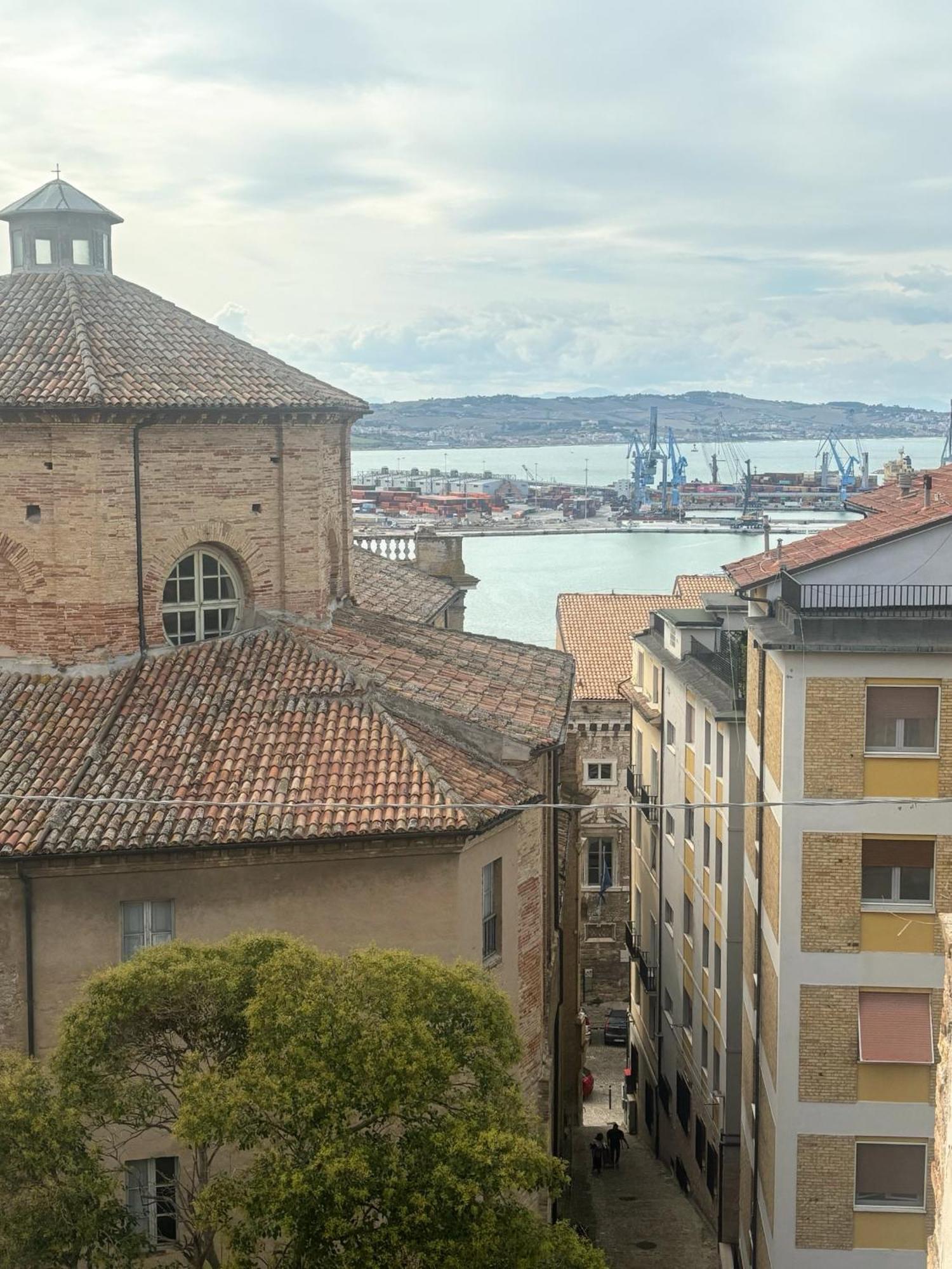 Domus Mirabilis Homestay Ancona Dış mekan fotoğraf