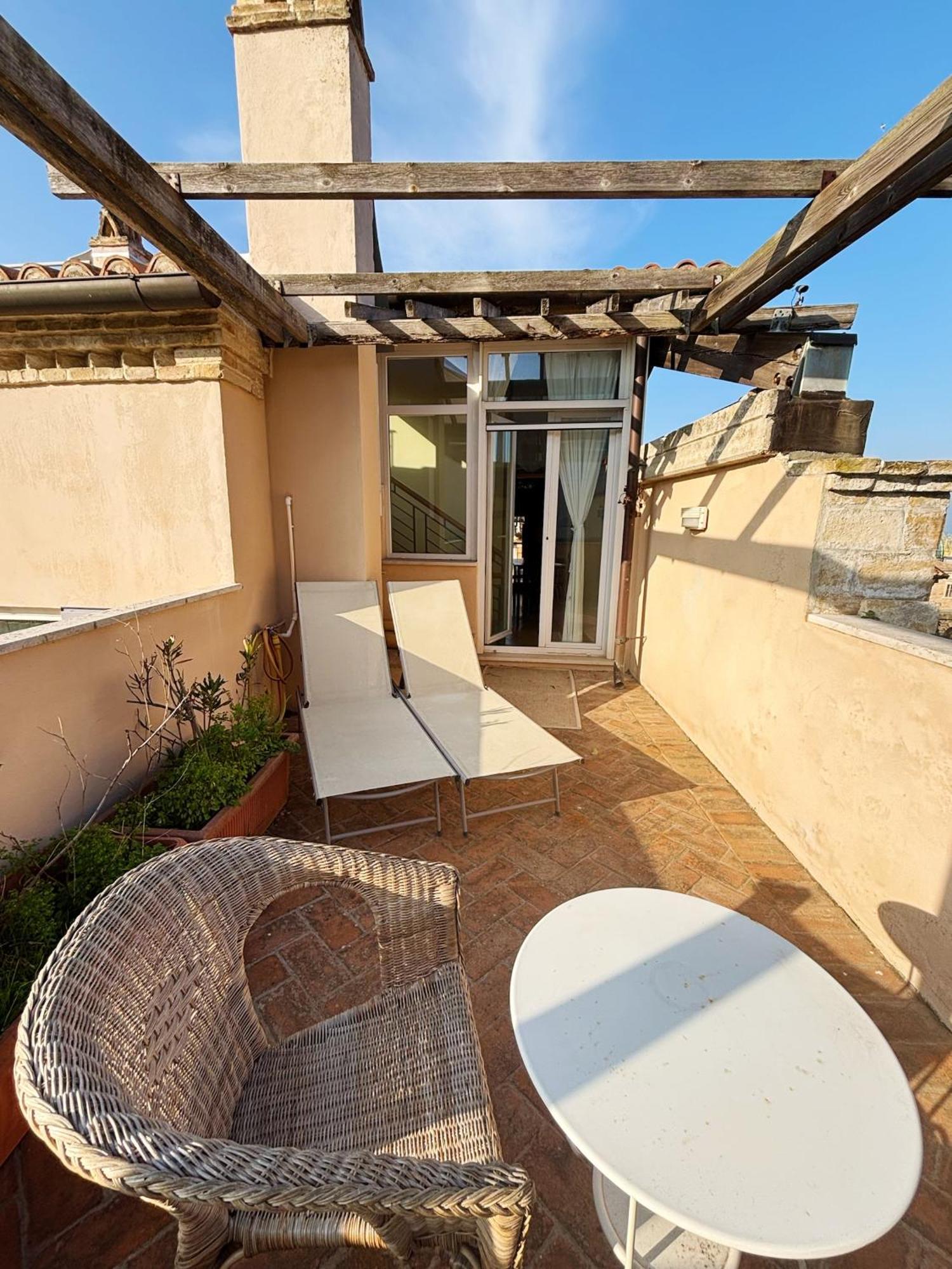 Domus Mirabilis Homestay Ancona Dış mekan fotoğraf